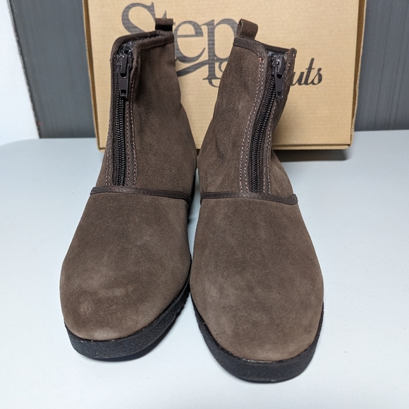 Step Abouts Rambler Brown Suede Zip Front Booties, Sz 8.5W - Picture 3 of 10